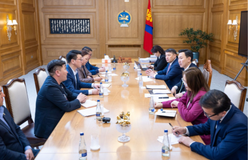 Улсын төсвийн төслийг боловсруулахад Үйлдвэрчний эвлэлийн санал, байр суурийг тусгаж ажиллахыг Засгийн газрын гишүүдэд үүрэг болгов